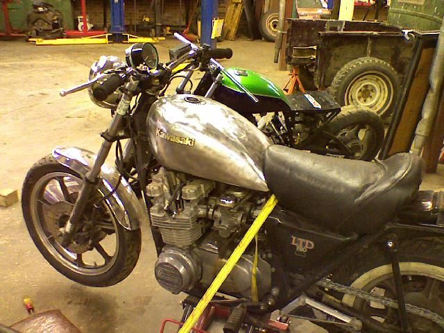 kz750 new tank seat chain